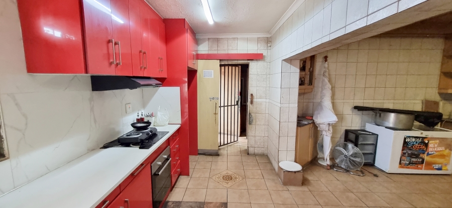 To Let commercial Property for Rent in Grassy Park Western Cape